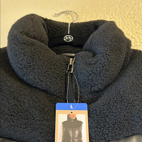 BearPaw Black Puffer Vest - Picture 2 of 9